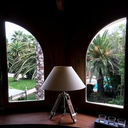 Domaine Saint Nicolas לינה וארוחת בוקר