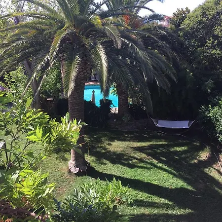 Domaine Saint Nicolas לינה וארוחת בוקר