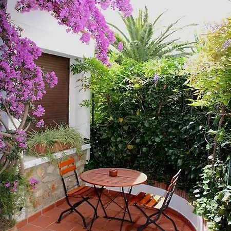 לינה וארוחת בוקר Domaine Saint Nicolas *