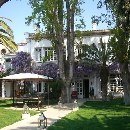 לינה וארוחת בוקר Domaine Saint Nicolas פרפיניין